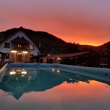 Conacul De Sub Munte Hotel Novaci Străini Exterior foto