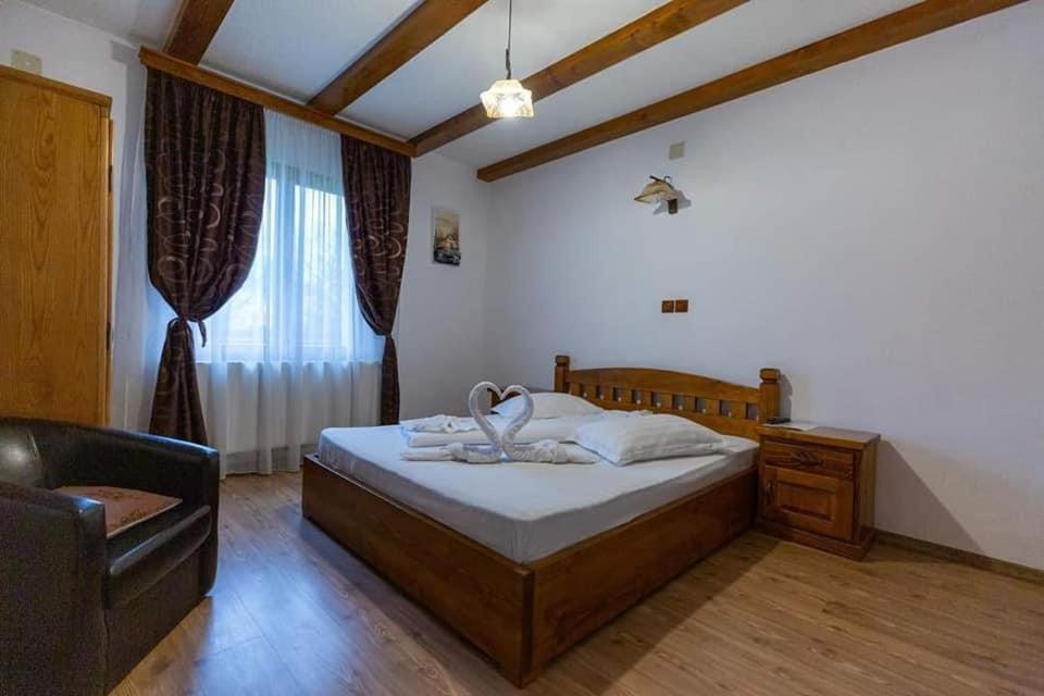 Conacul De Sub Munte Hotel Novaci Străini Exterior foto