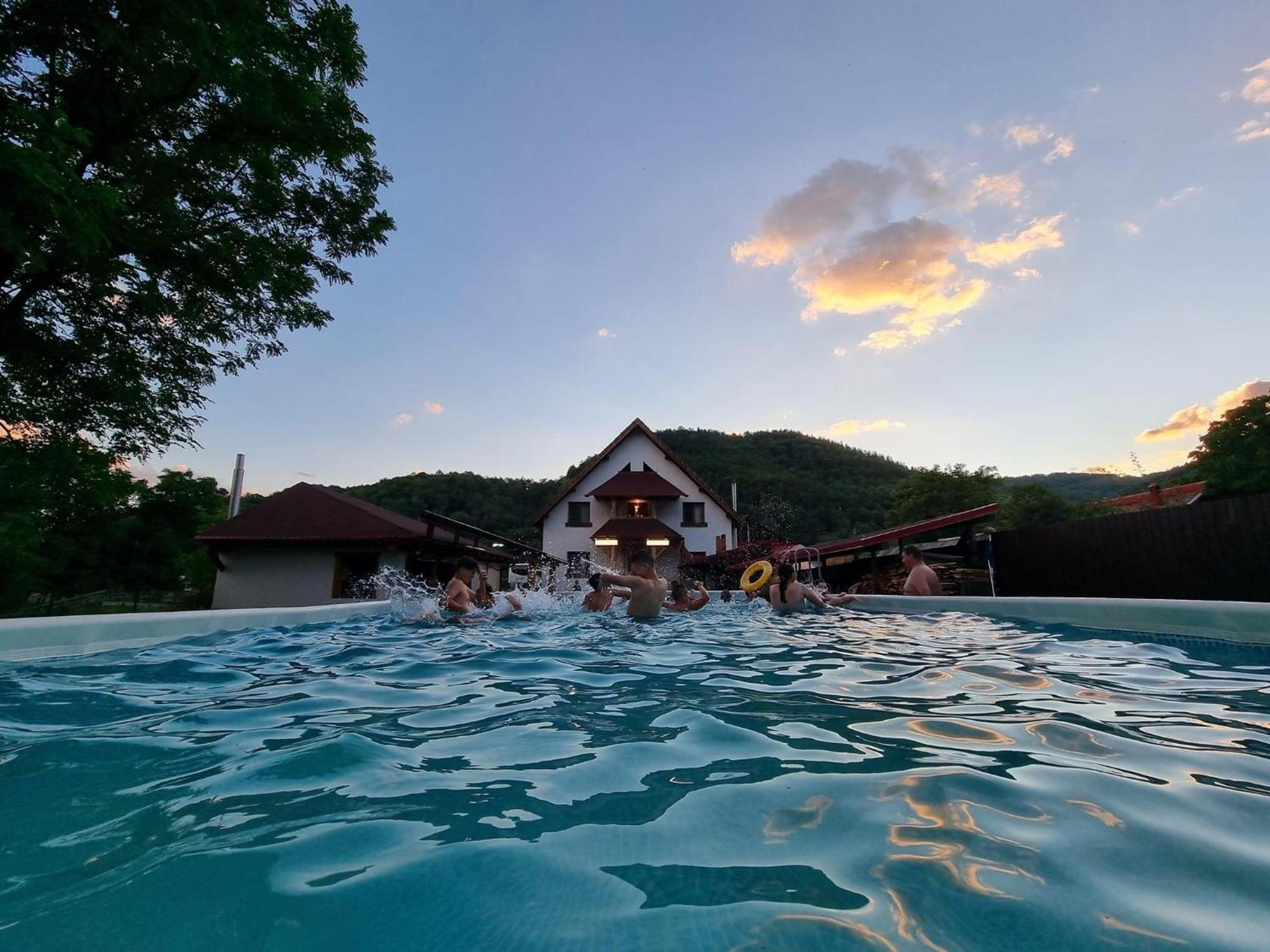 Conacul De Sub Munte Hotel Novaci Străini Exterior foto